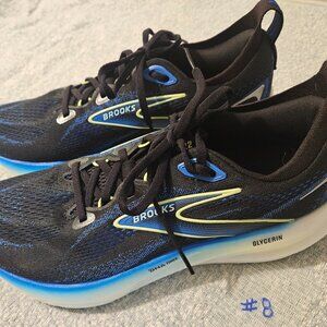 Mens Brooks running Shoe. Glycerin 22  size 9